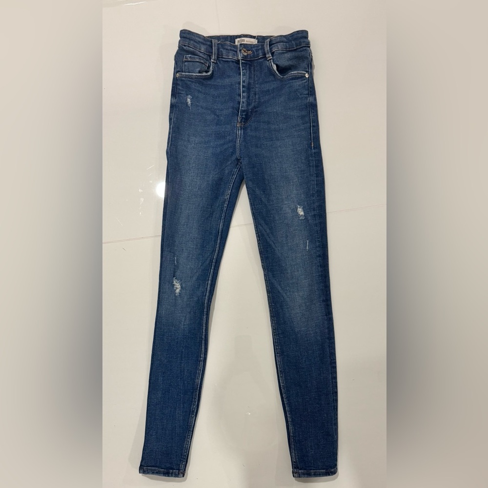 Zara Trafaluc High-Rise Distressed skinny jeans. Size 2
